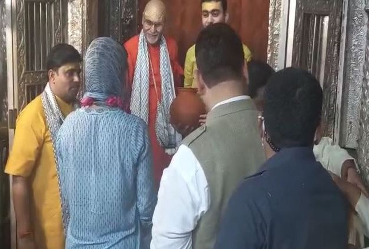 Priyanka Gandhi Vadra Reached Banke Bihari Mandir Vrindavan