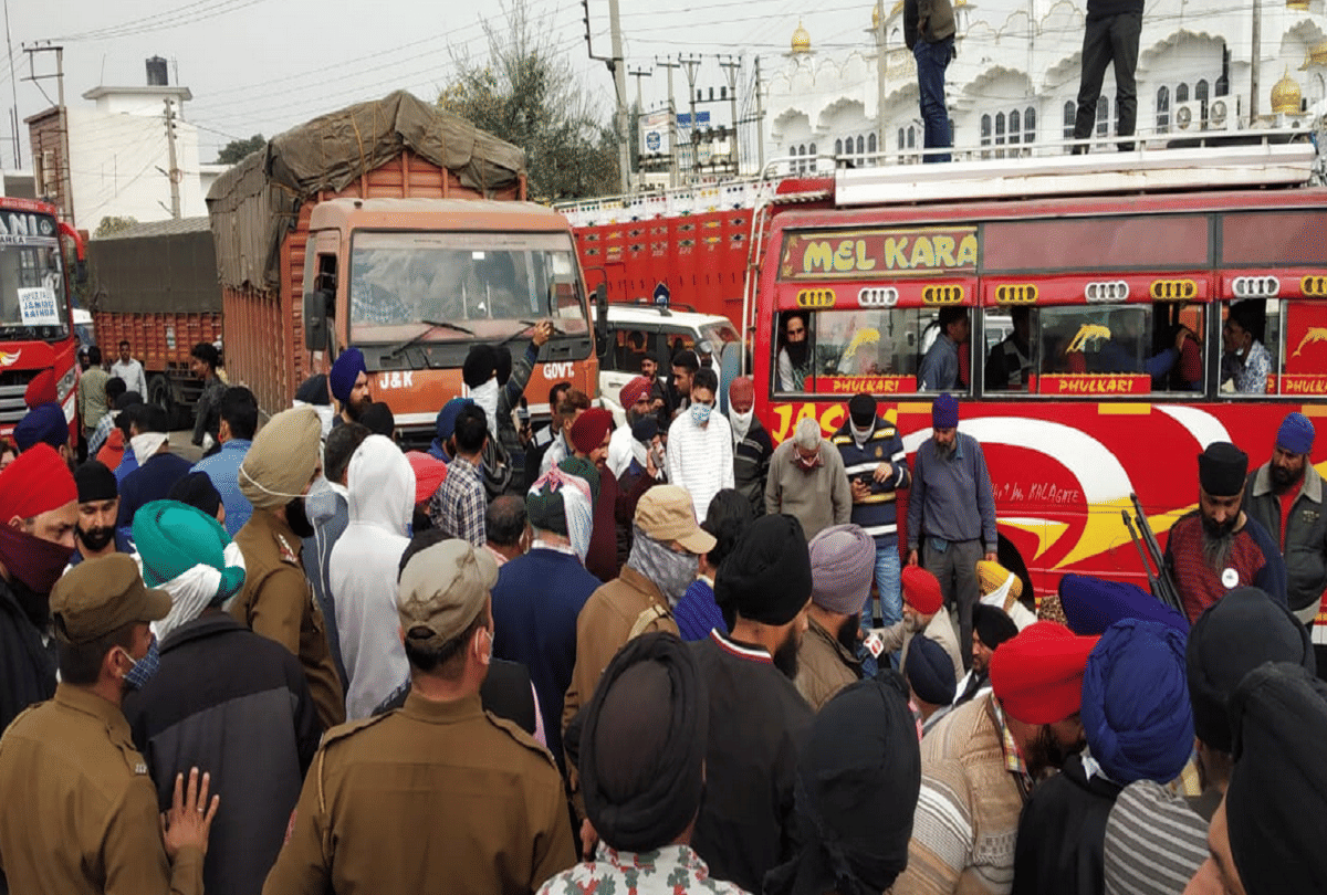 protest in Jammu for the release of those arrested in the Red Fort violence case