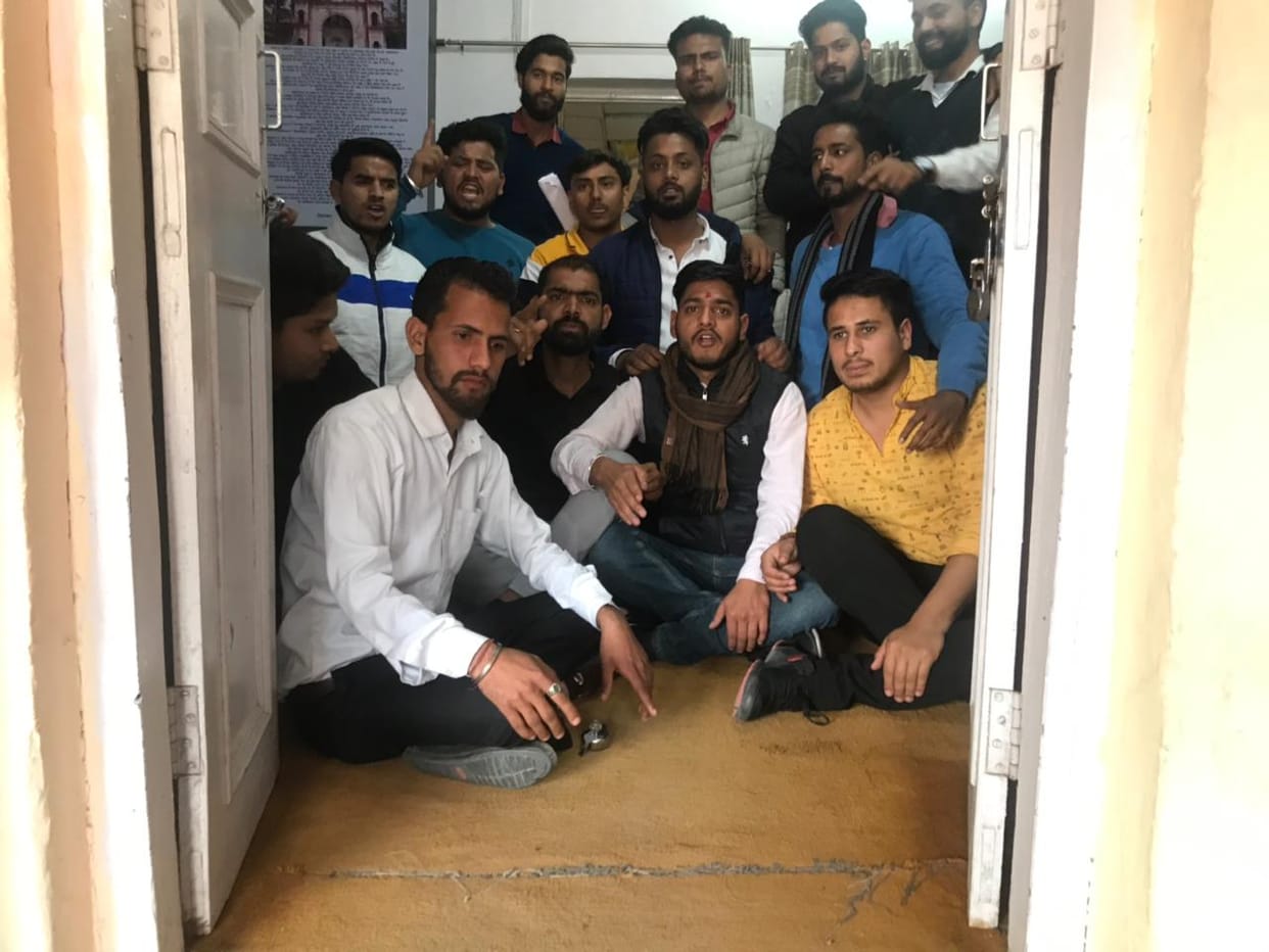 dehradun news : during protest student lock them selves in principal office at dav pg college