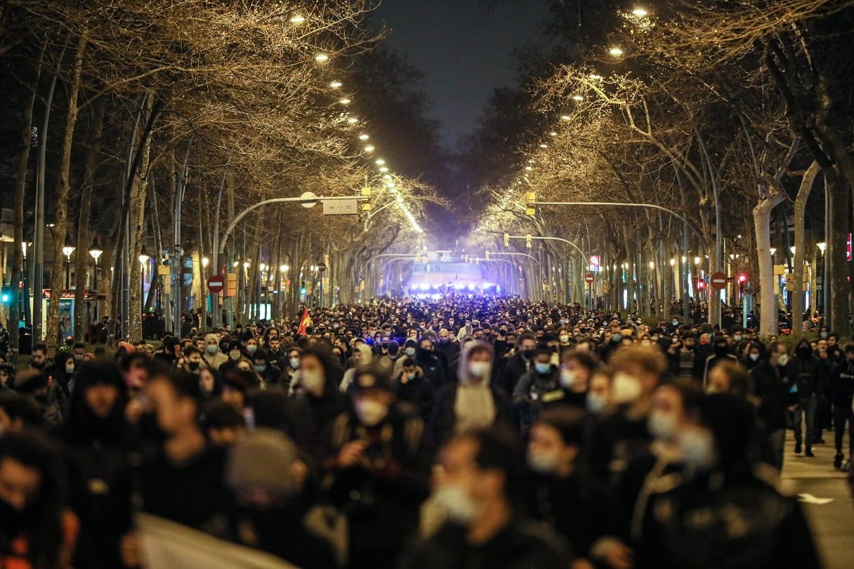 Spain Violence Protests For Jailed Rapper Pablo Hasél: Thousands of people on the road in support of the jailed rap artist Pablo Hustle in Spain