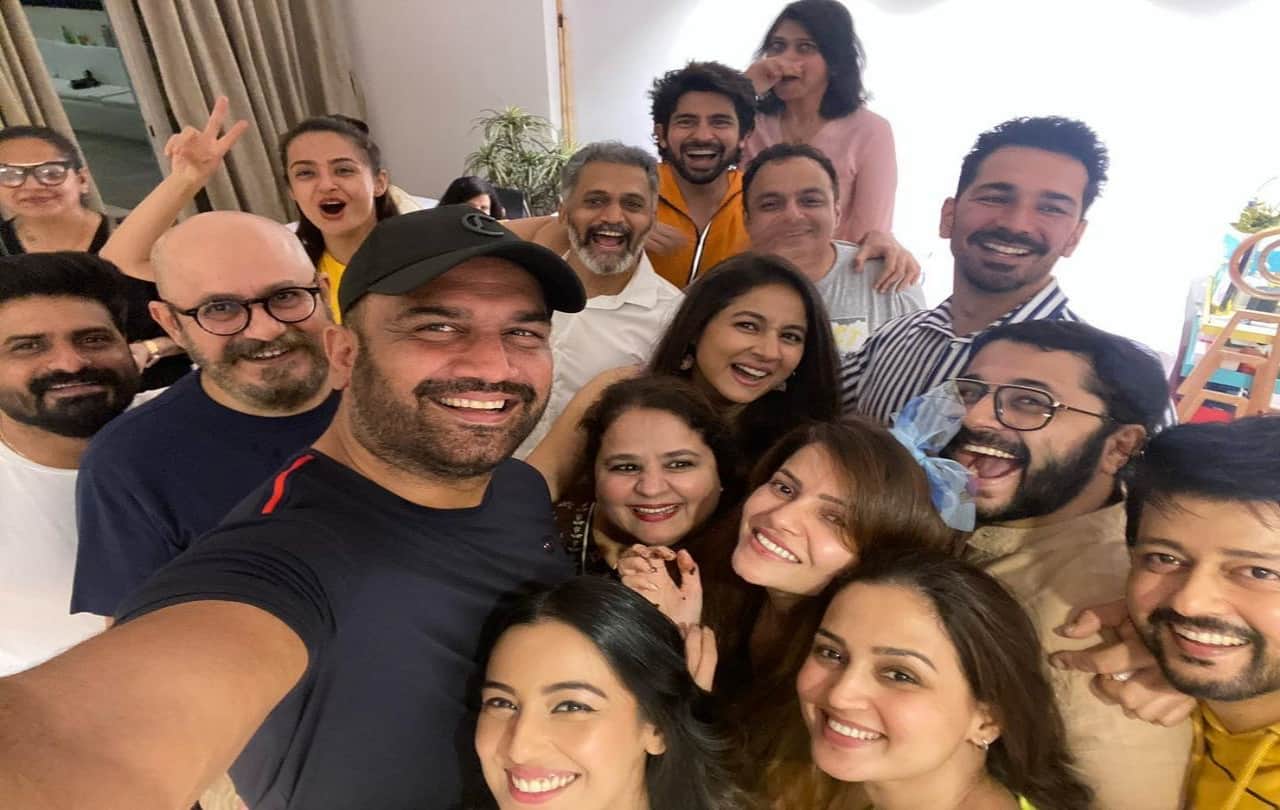 Abhinav Shukla welcomes BB14 winner wife with this beautiful surprise party