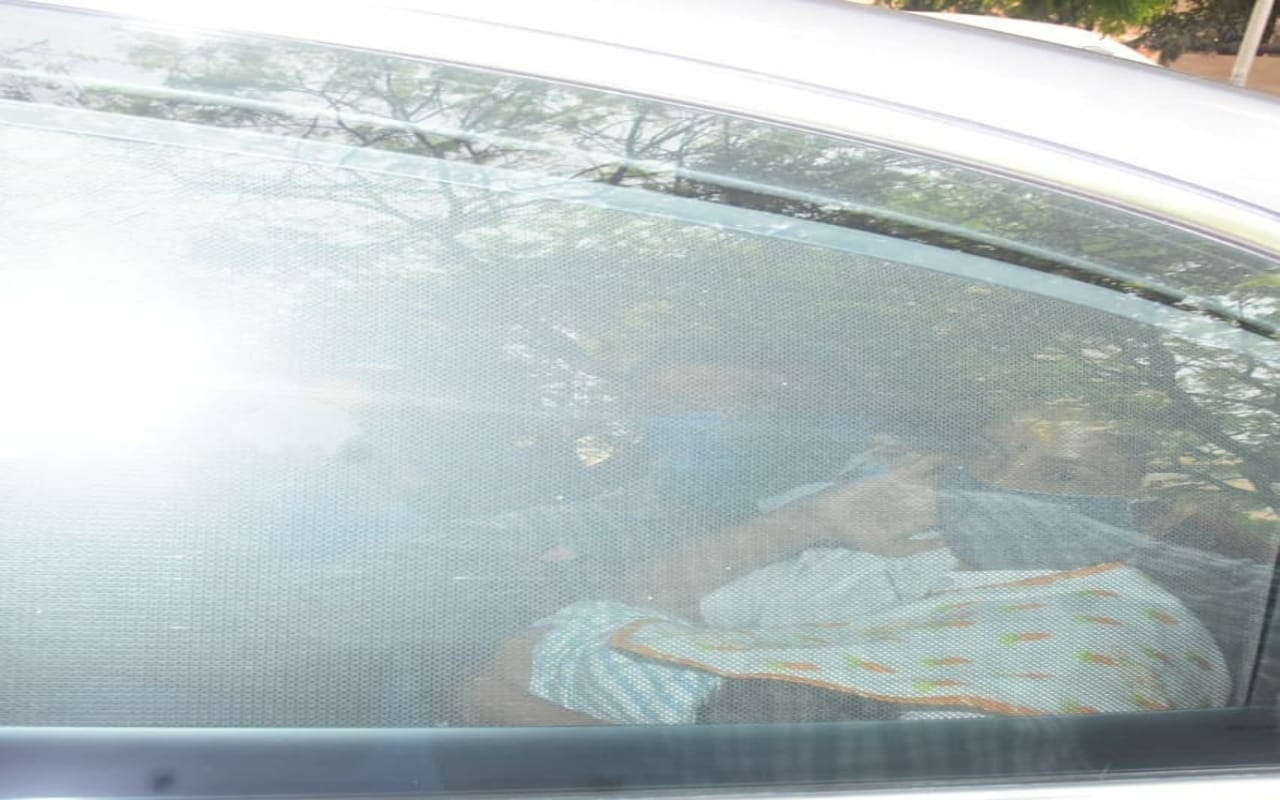 Kareena Kapoor and Saif Ali khan brings new born son home