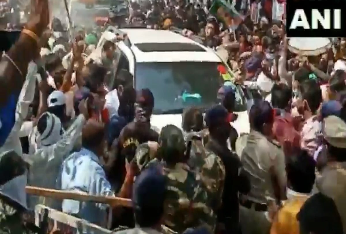 Coronavirus in Maharashtra, Crowd gathers as Minister Sanjay Rathod convoy reaches Pohradevi temple in Washim district