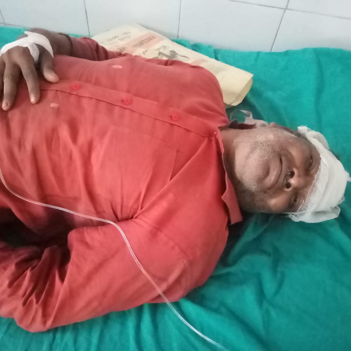 Man hit his head in wall of Collectorate Campus injured in sonbhadra up