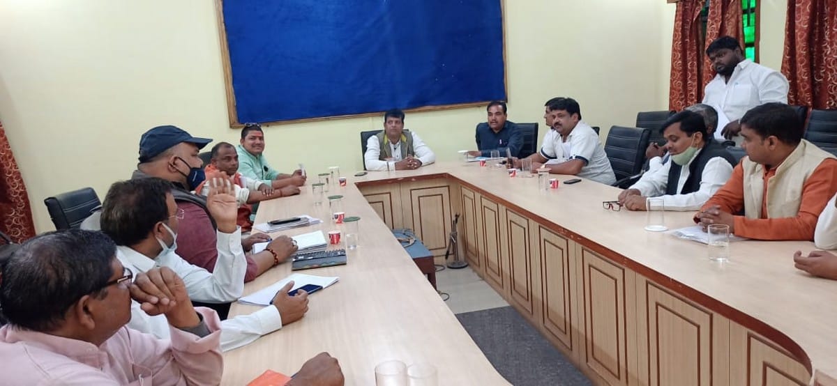 councillors boycott meeting after officials absence in varanasi