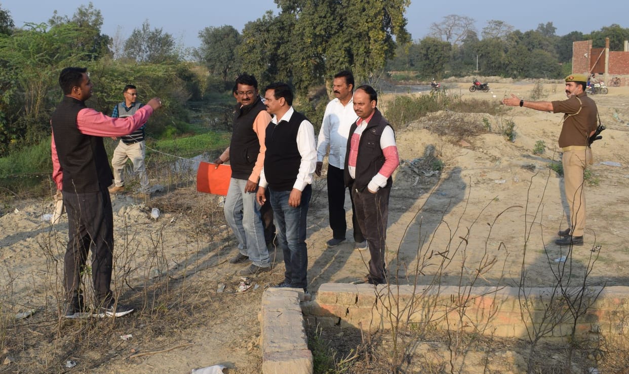Houses built in submerged area, identity is now hidden