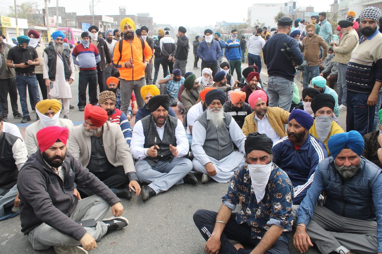protest by farmers against police, jammu news
