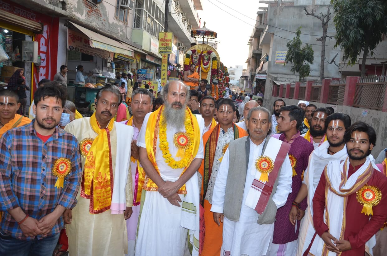 Mathura: Lord Sri Radha Madhav set out on a trip to Baggi