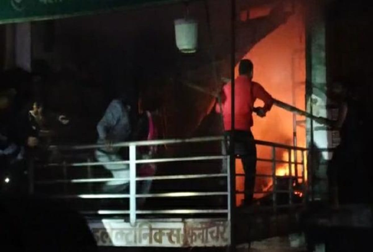 Fire break out in wood factory in mohanlalganj burning goods worth lakhs