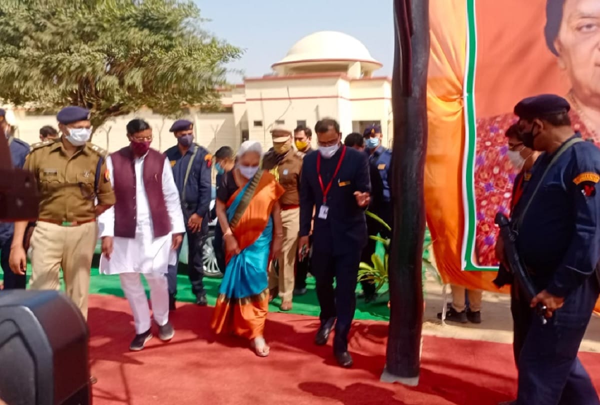 UP Governor Anandiben Patel reaches Hathras for a program
