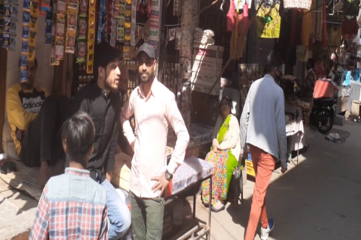 Shopkeepers frightened after a clash near Atithi Bhavan