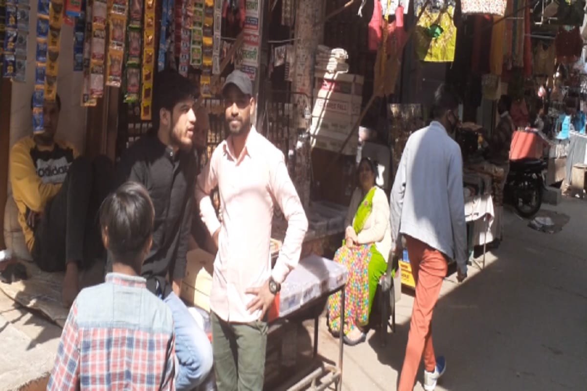 Shopkeepers frightened after a clash near Atithi Bhavan