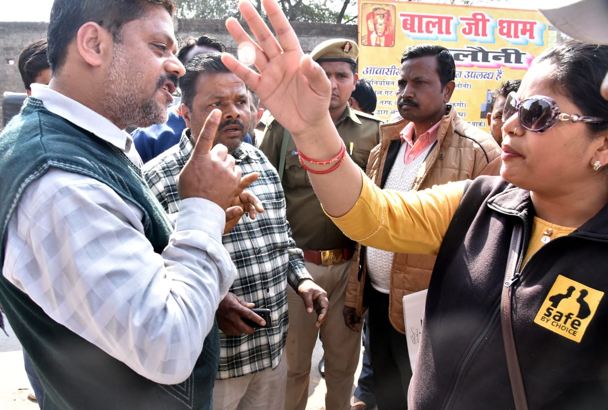 Uproar between shopkeepers and municipal employees during encroachment removal