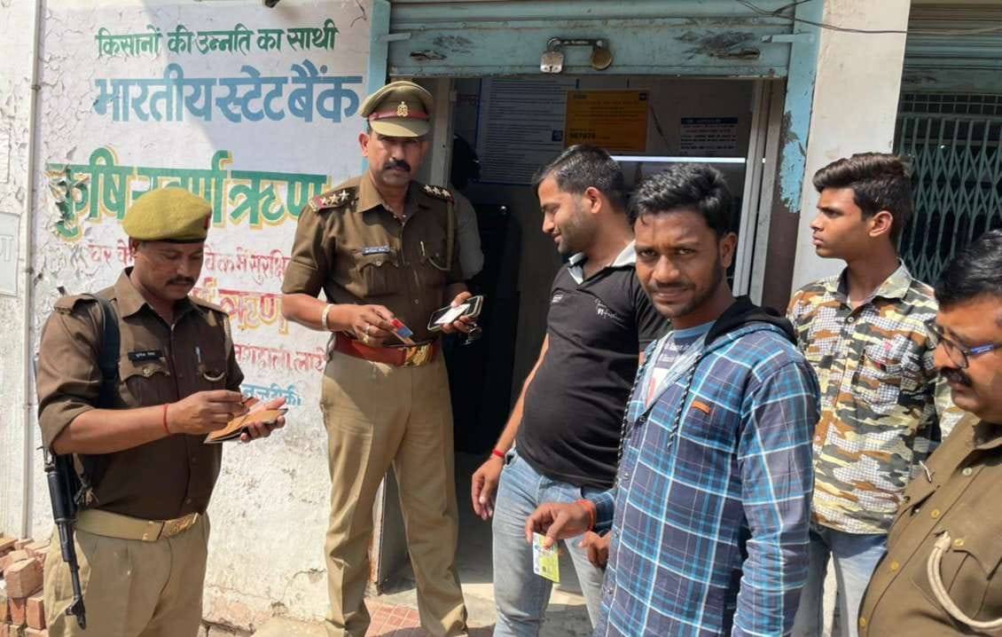 Police station runs a checking campaign in banks