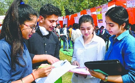 Employment fair: youth behind communication skills and presentation