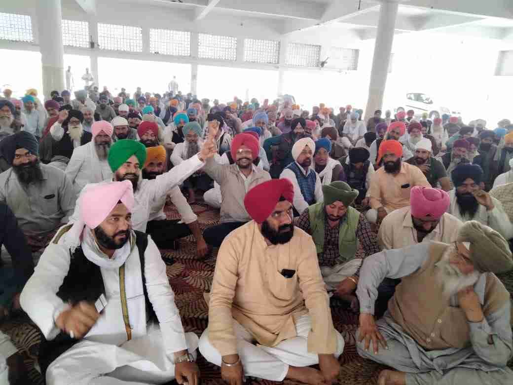 farmers mahapanchayat in rudarpur