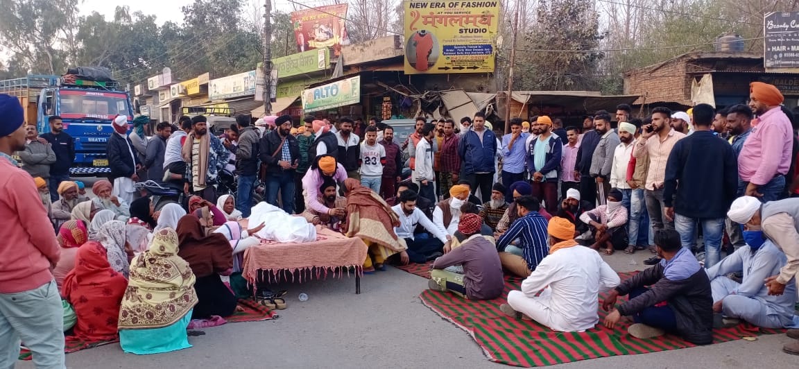 Demonstration by placing dead body on road, Batala, Gurdaspur