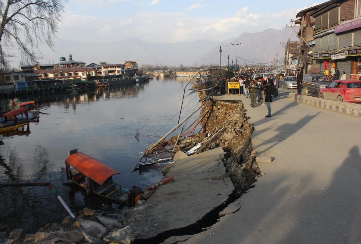 Dal Lake in Srinagar Road edge broken