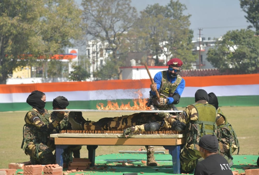 Uttarakhand News: Woman Commando Join Anti-Terrorist Squad See Shocking Stunt photos