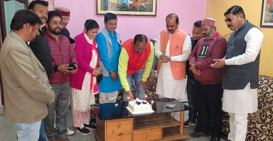 Cake cut by MP For Happy birthday Pithauragarh