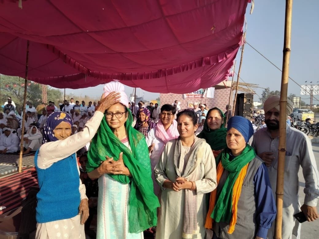 Women demonstrated at Rohad toll in support of farmers