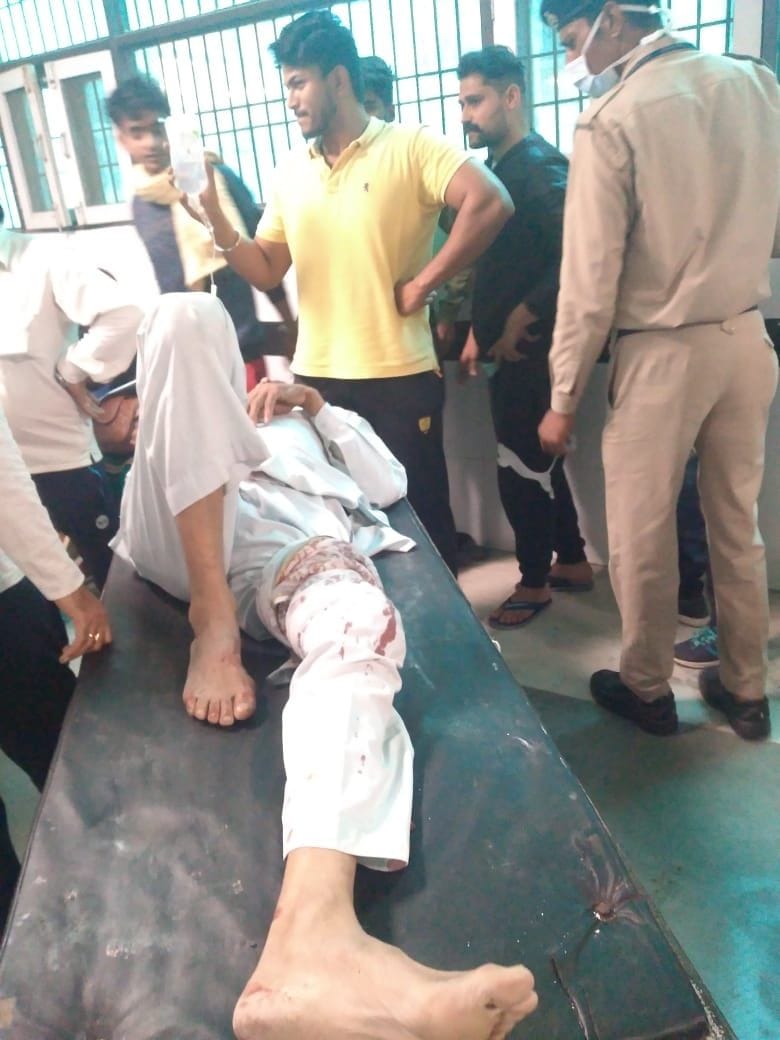 86 grams of gold and 1.4 kg of silver jewelery looted from jewelers' shop at Gun Point, shot in the foot of Mookabhadir Tau
