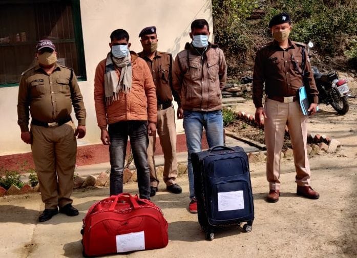 26.5 kg of cannabis recovered from two people aboard the bus