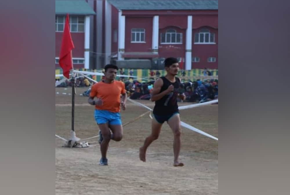 Indian Army Bharti Rally in Uttarakhand: Youth Crowd for Making Covid Certificate in Almora