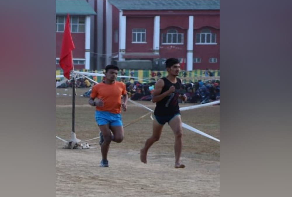 Indian Army Bharti Rally in Uttarakhand: Youth Crowd for Making Covid Certificate in Almora