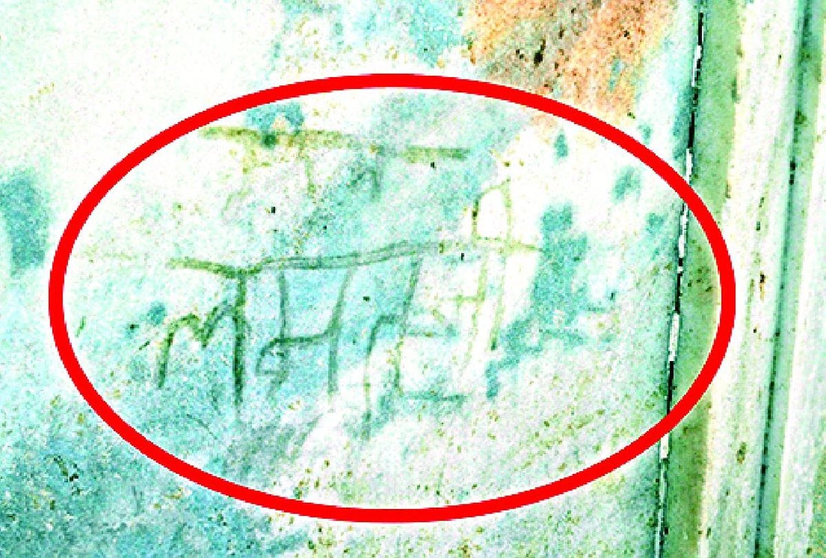 Tourist Write Name On Chameli Farsh At Taj Mahal