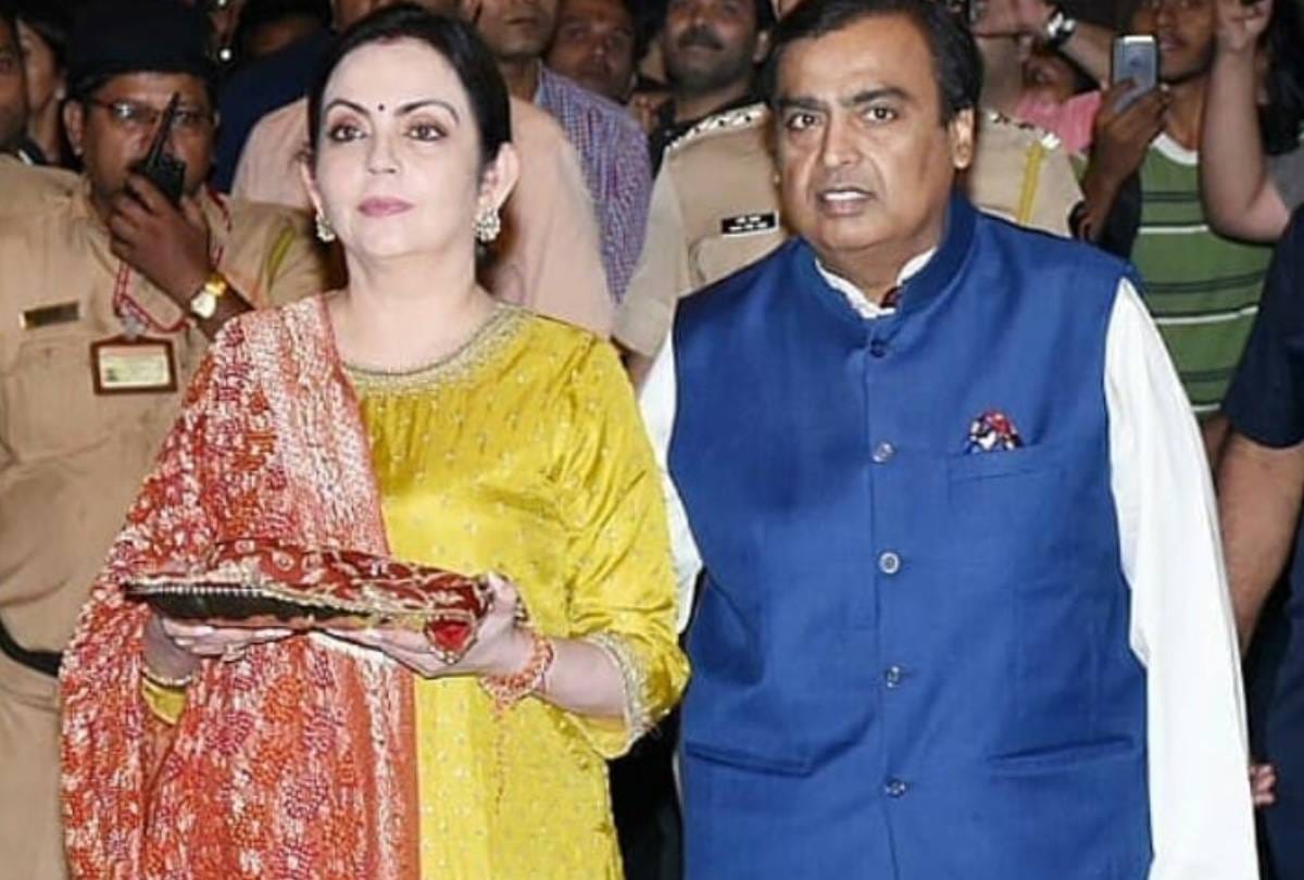 Mukesh Ambani love story Proposed wife Nita Ambani on signal