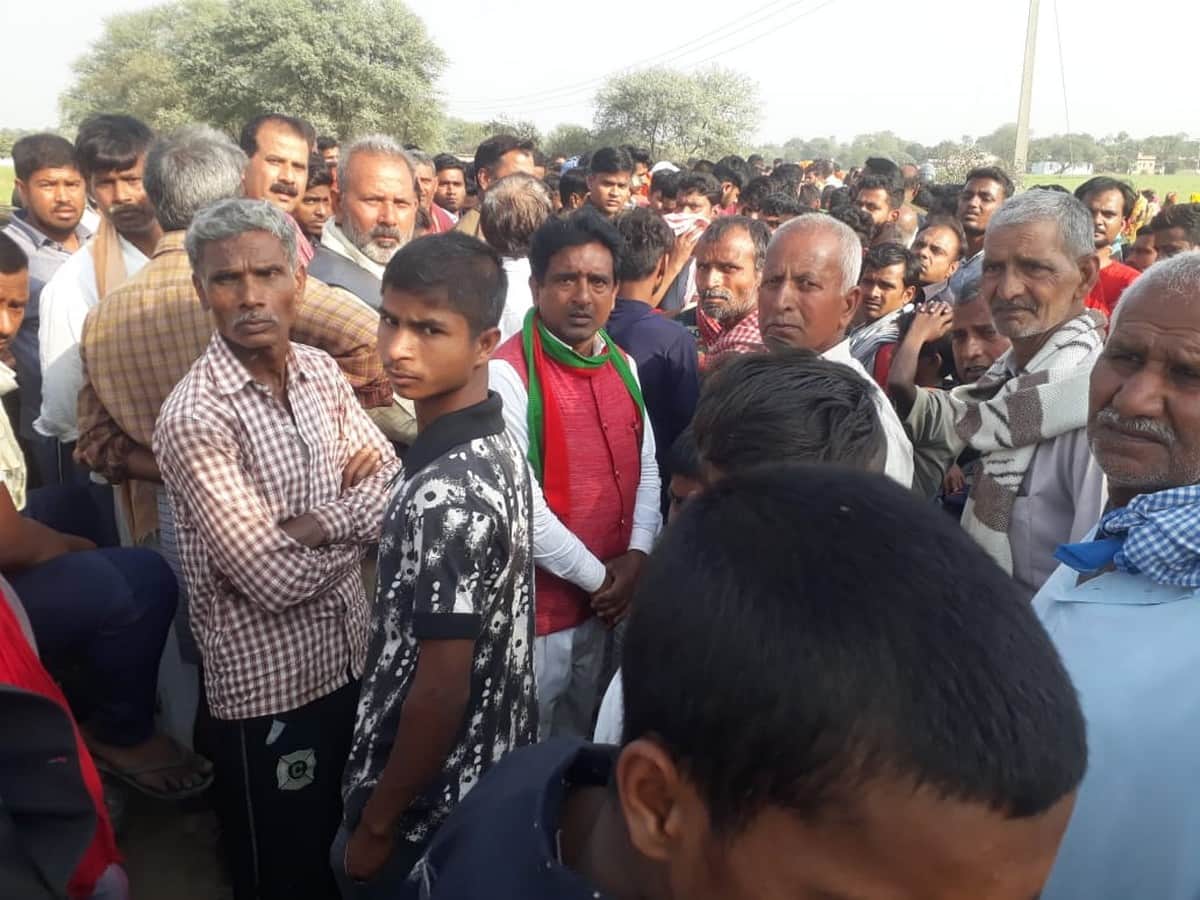 Three friend died by high voltage electric wire fall on them in ballia