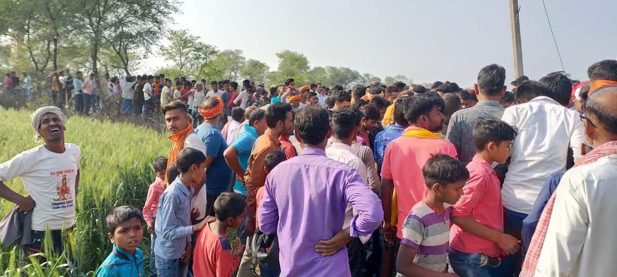 Three friend died by high voltage electric wire fall on them in ballia