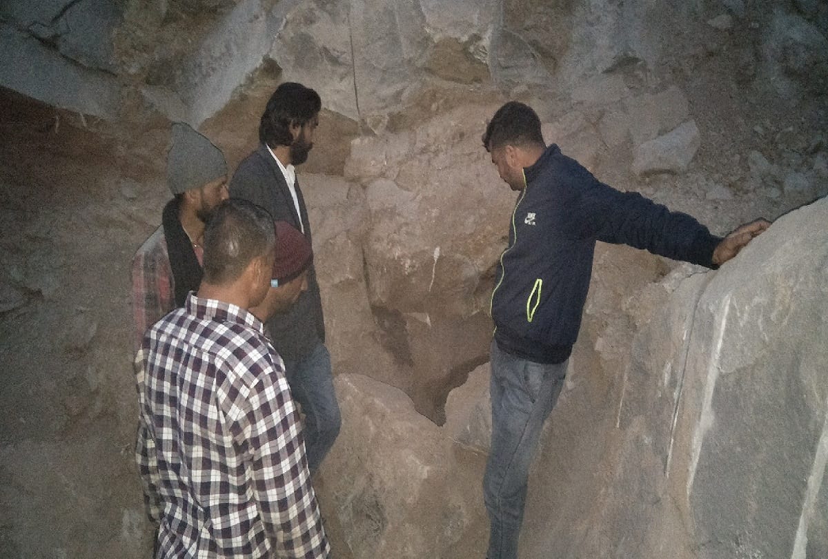 Jammu Kashmir twenty feet long cave found on highway