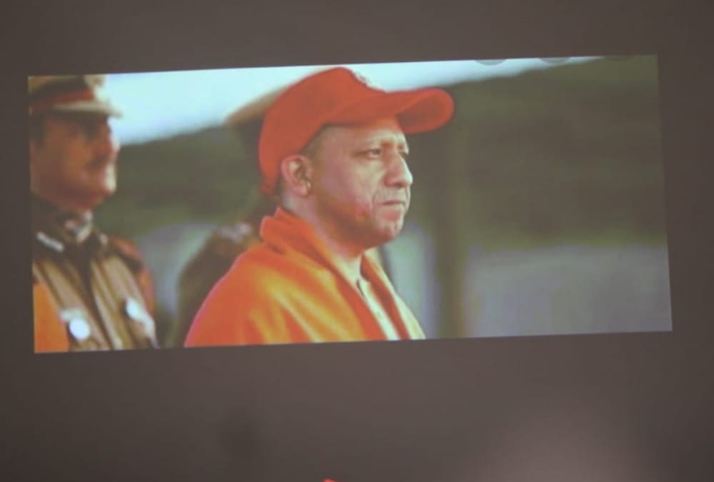 Akhilesh Yadav showed the red cap of CM Yogi Adityanath in his press conference.