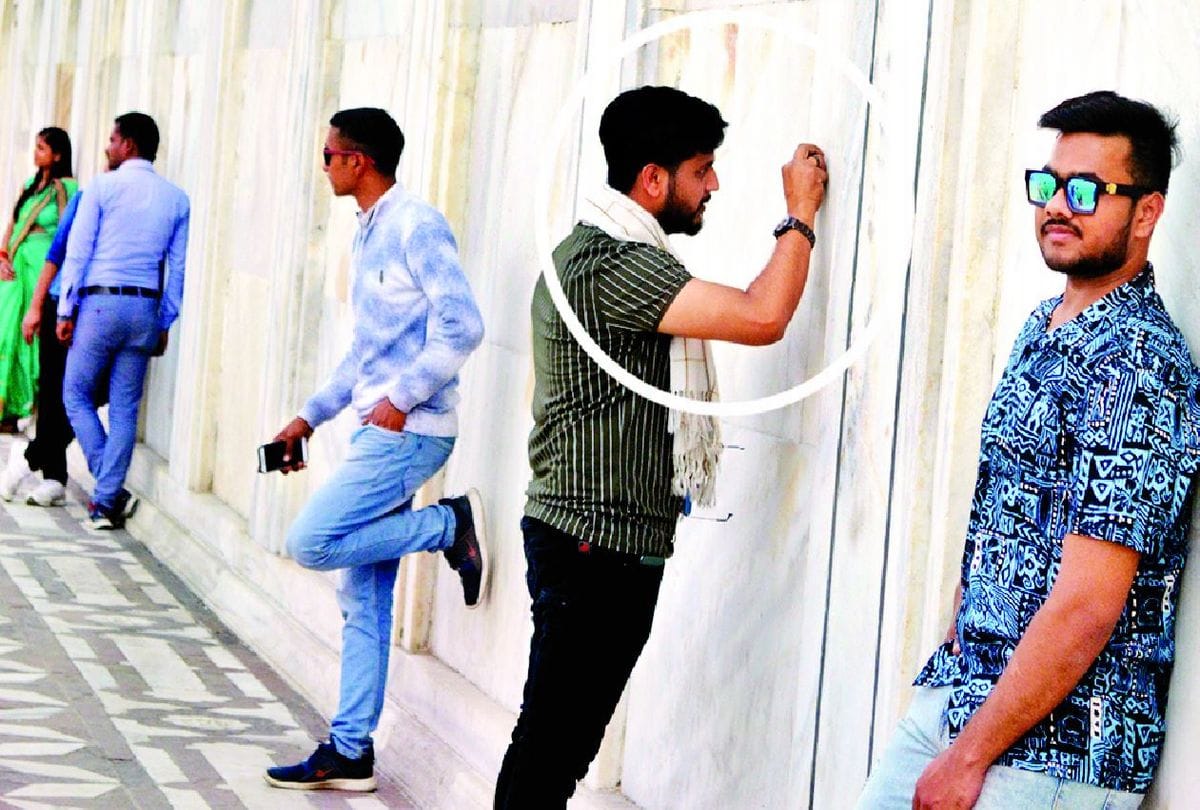 Tourist Write Name On Chameli Farsh At Taj Mahal