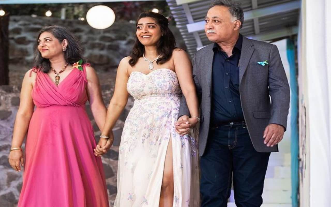 zayn marie khan shared her wedding ceremony photo imran khan officiated the party