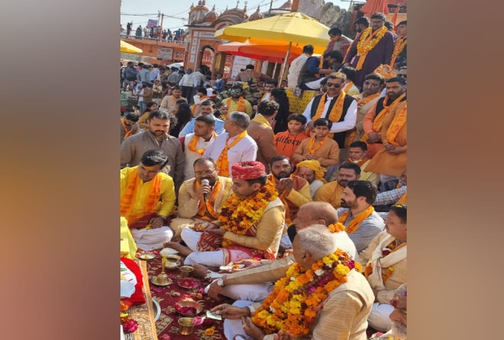 Haridwar Maha Kumbh Mela 2021 News: Ganga Sabha Tirth purohit Dharm dhwaja grand yatra photos