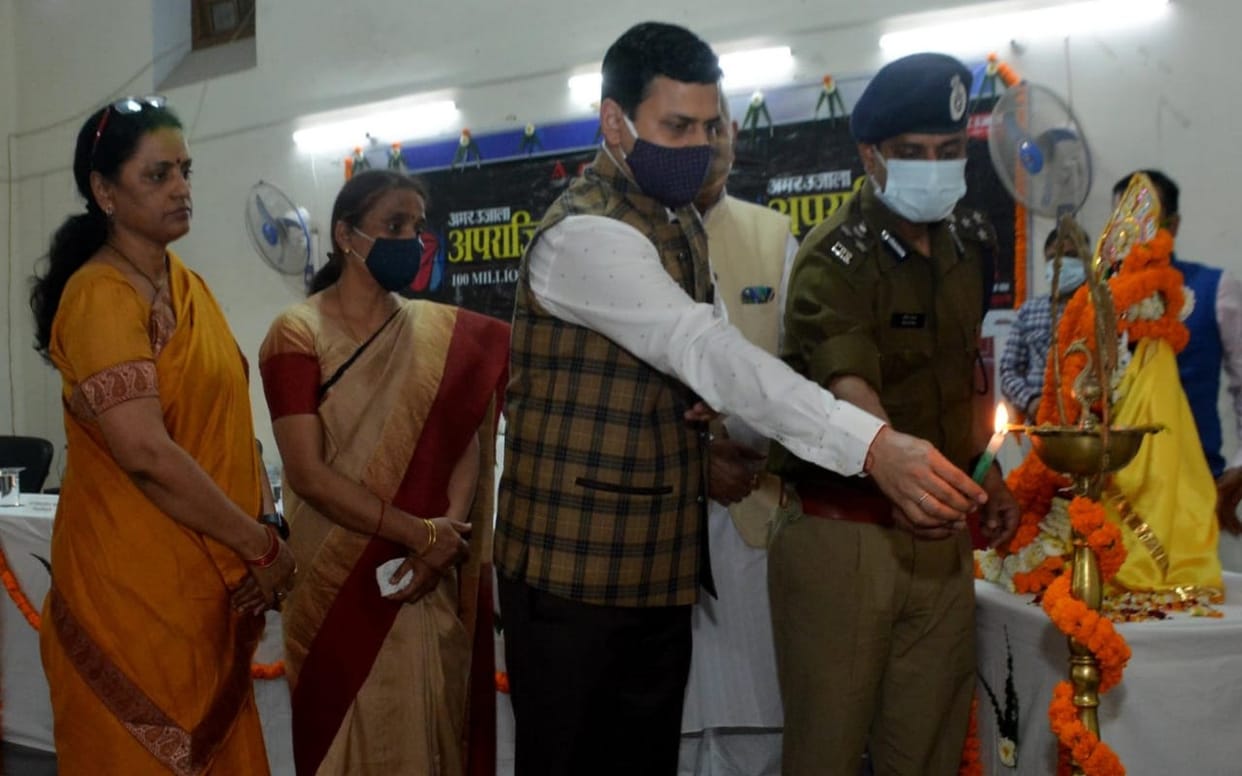 Varanasi DM and SSP encouraged the girl students