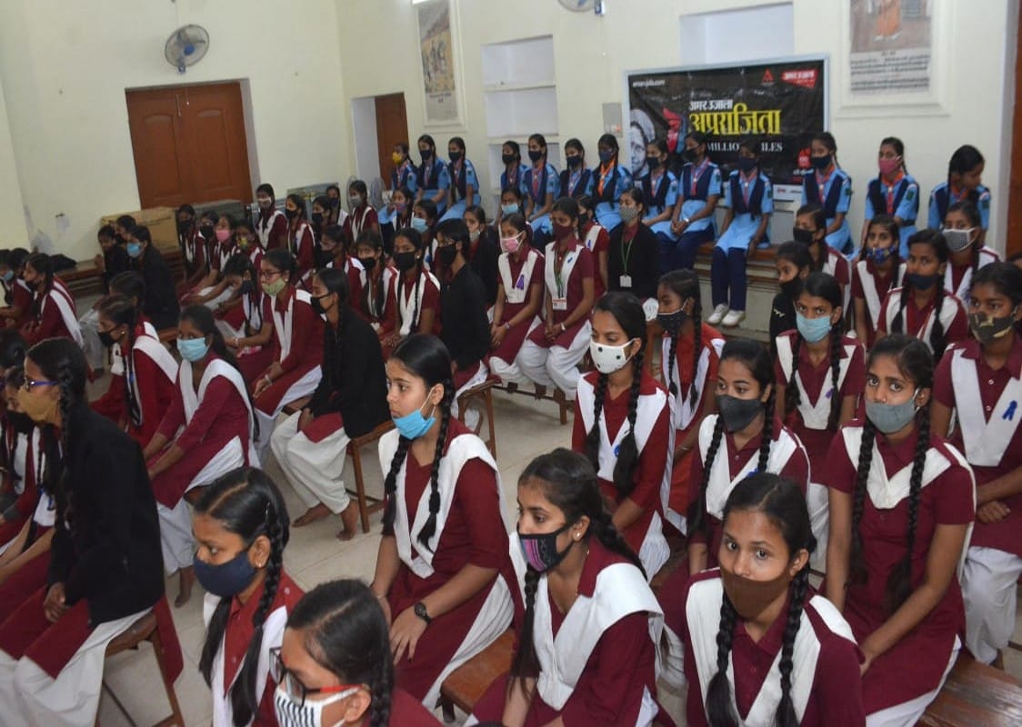 Varanasi DM and SSP encouraged the girl students