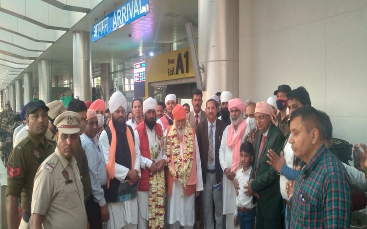 Sant Niranjan Das arrives at seer goverdhan