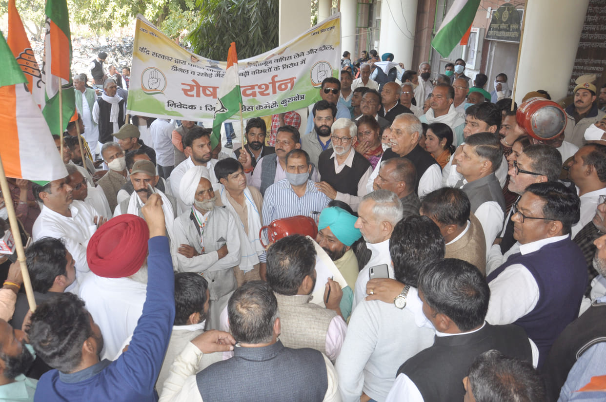 congress worker wait for  memorandum to officer, but they will not come
