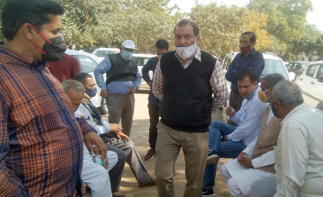 power corporation employee died in oyo hotel room in faridabad