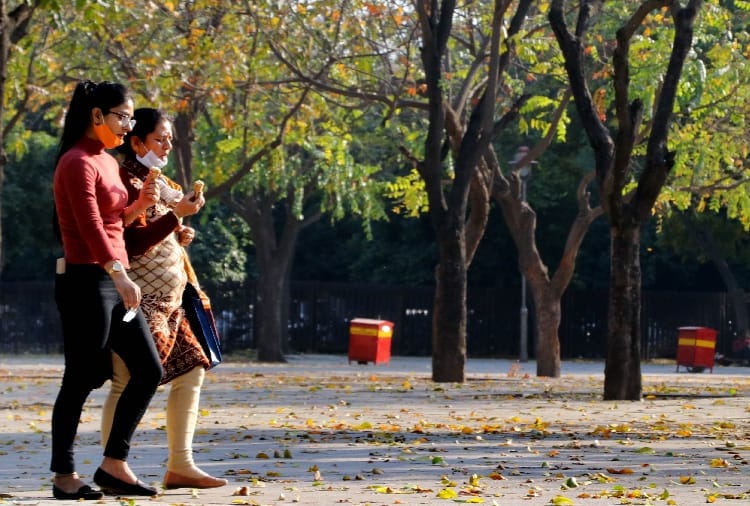 Temperature rises in chandigarh, likely to rain in coming days