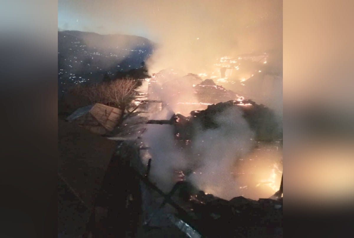 five houses gutted in fire in nankhari shimla himachal