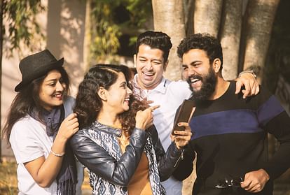 National Best Friends Day 2023 Date history wishes wallpaper quotes images SMS Status in hindi