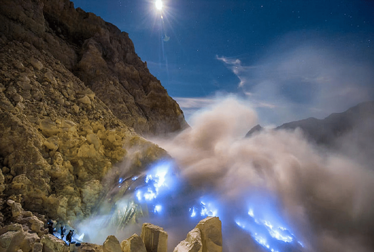 most mysterious lake in indonesia kawah ijen which shining like a blue stone at night