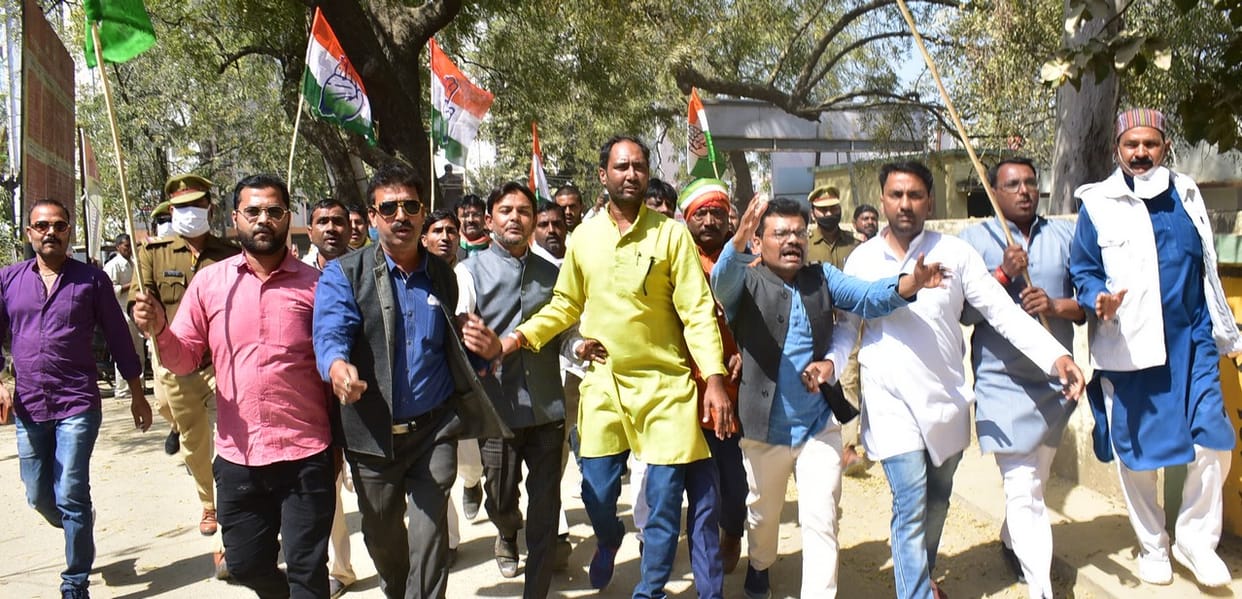 Jaunpur: Congress's protest against the increase in petro-price