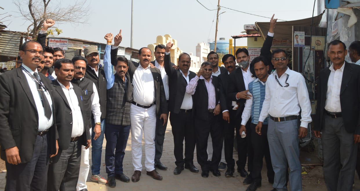 Hathras: Lawyers demonstrated by holding strike