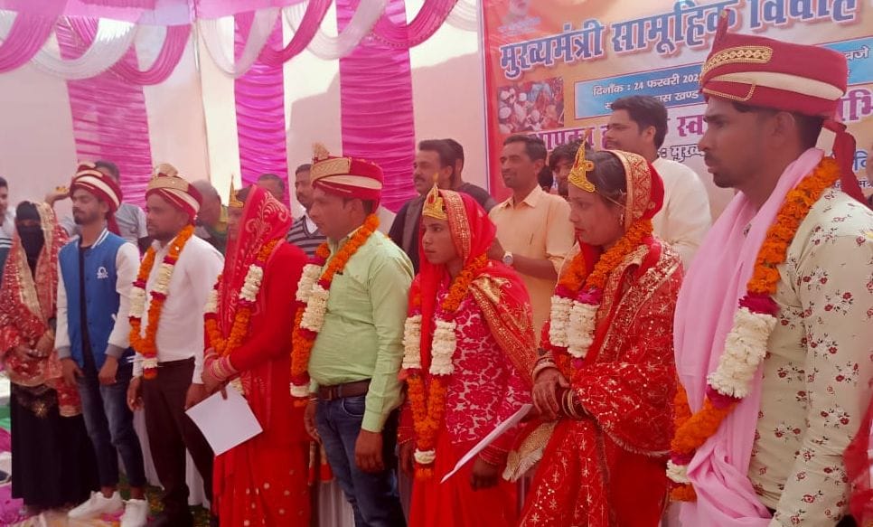Twenty couples got mass married